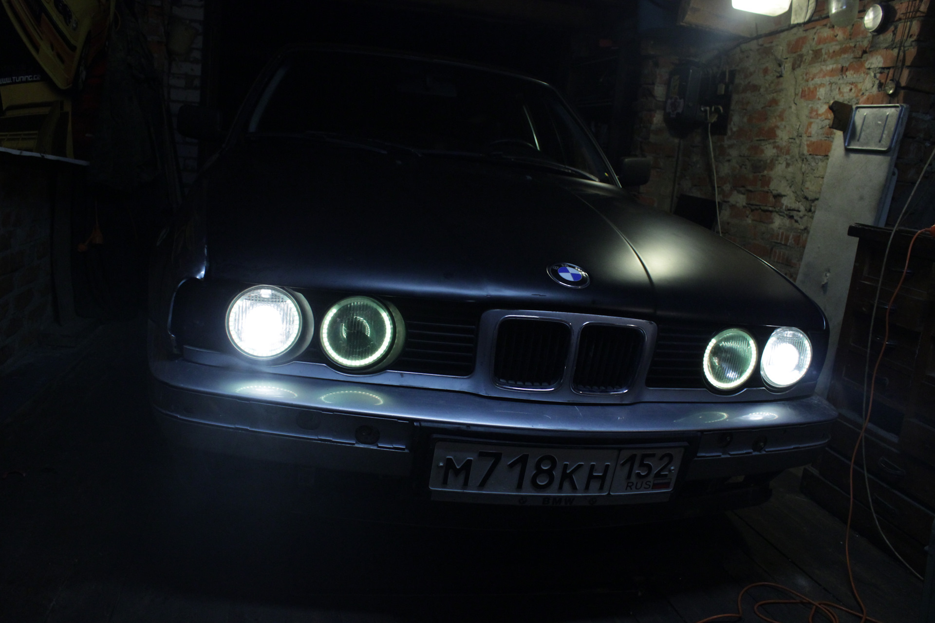 ангельские глазки бмв е34