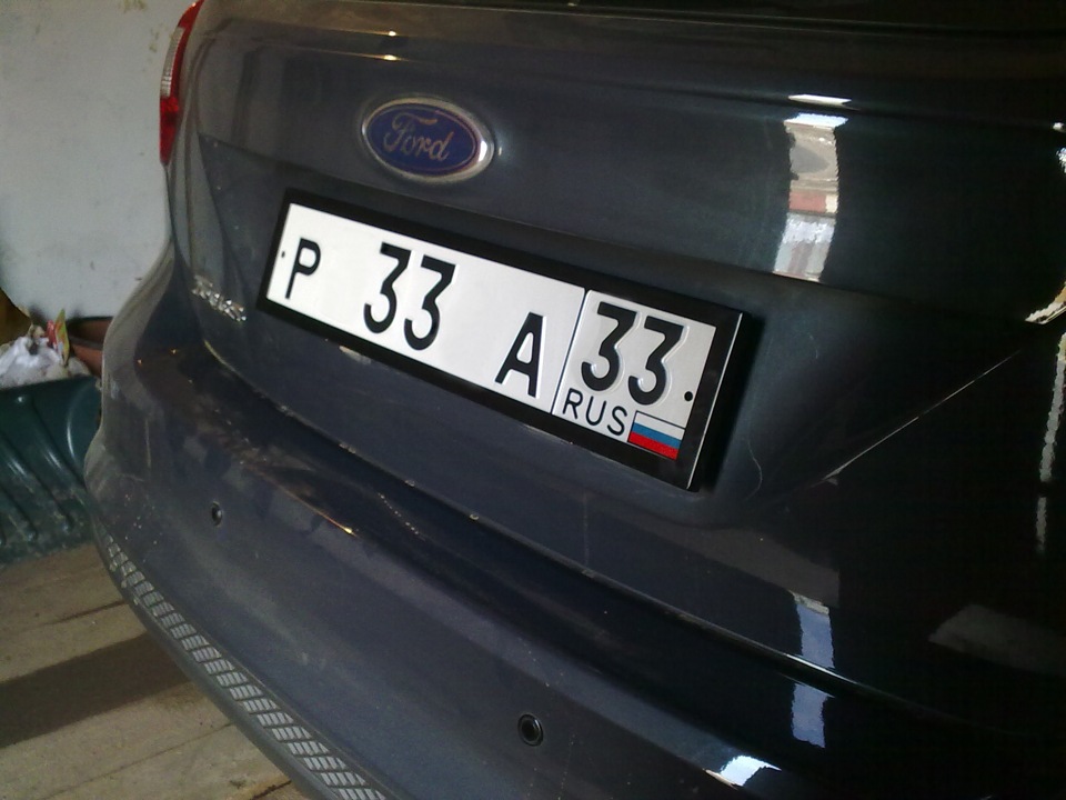 Номера фф. Форд фокус 3 квадратные номера. Подиум под номер форд фокус 2. Рамка номера форд фокус 2. Широкие номерные рамки форд фокус 3.