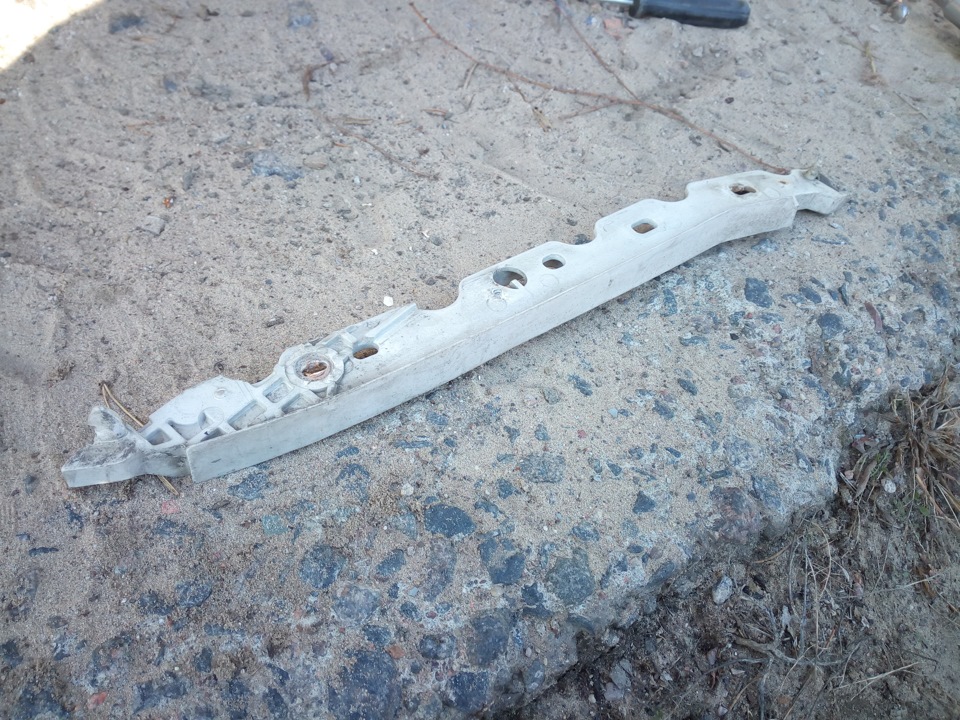 Устранение провисания переднего бампера — Ford Mondeo III, 1,8 л, 2006 ...