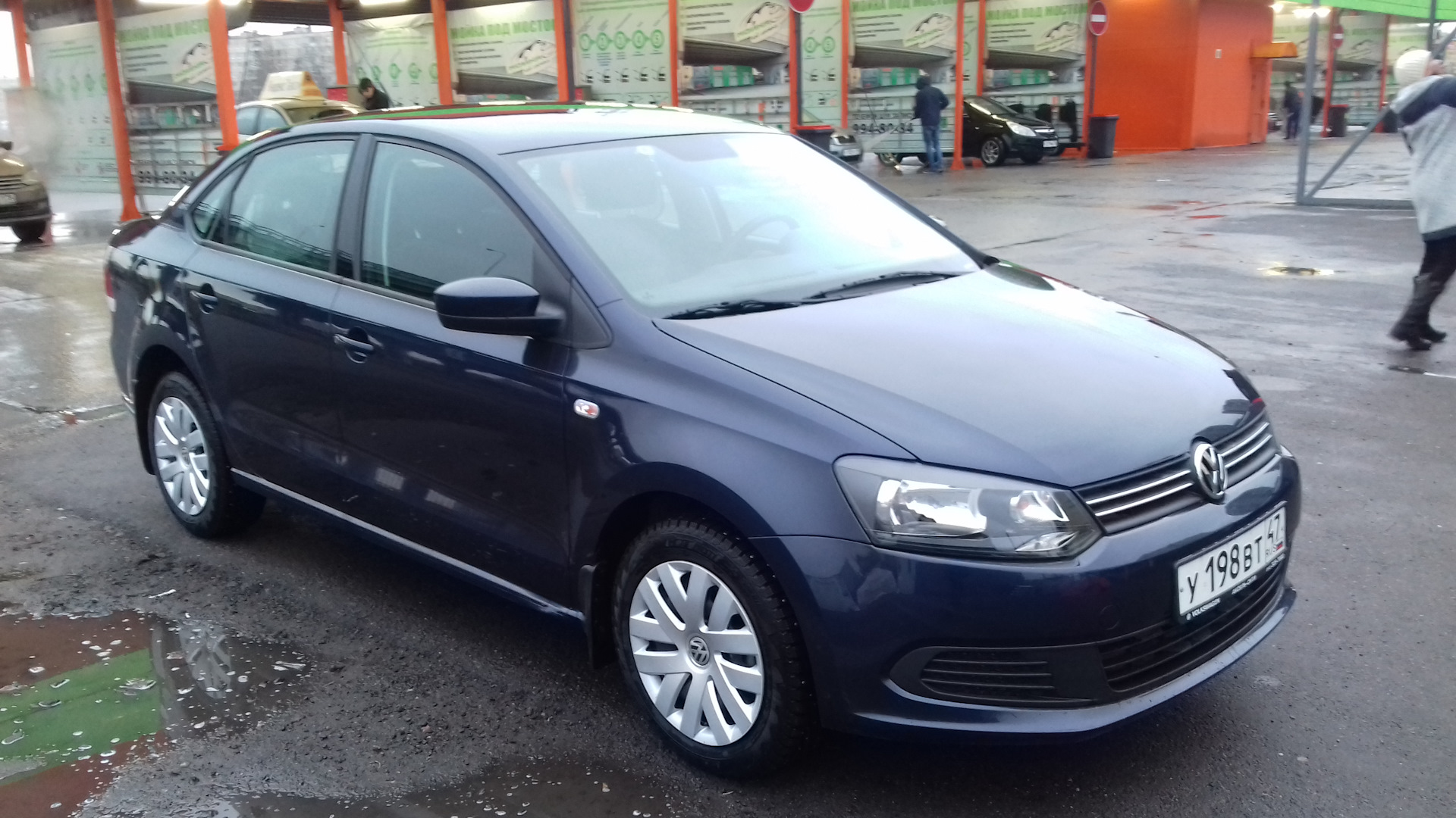 Volkswagen Polo Sedan 1.6 бензиновый 2011 | Синяя красавица на DRIVE2