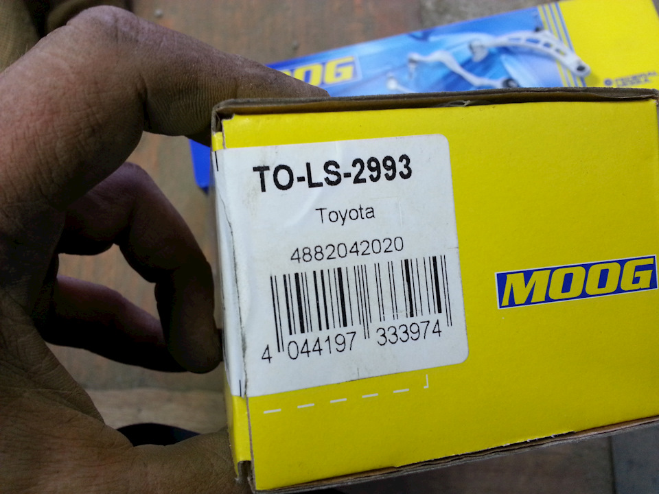 номерок — Toyota RAV4 (II). Запчасти на фото: TOLS2993, 4882042020