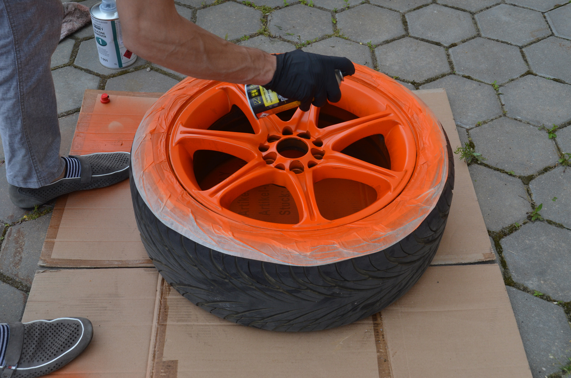 Чем покрасить колесо внутри для бассейна - фото