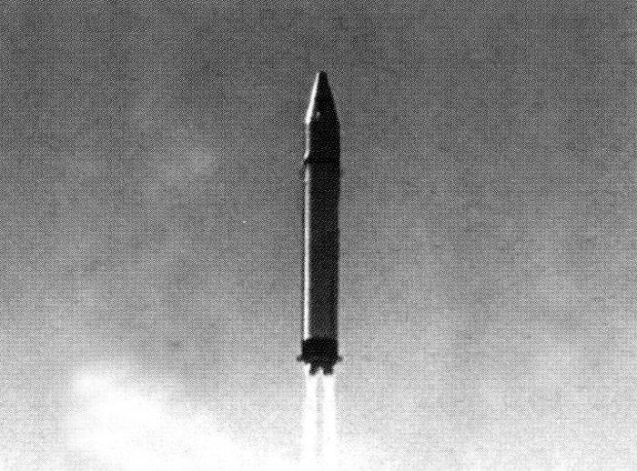 Баллистическая ракета тема. Ур-100 баллистическая ракета. Баллистическая ракета 15а15. Советская баллистическая ракета р14. 8к84 баллистическая ракета.