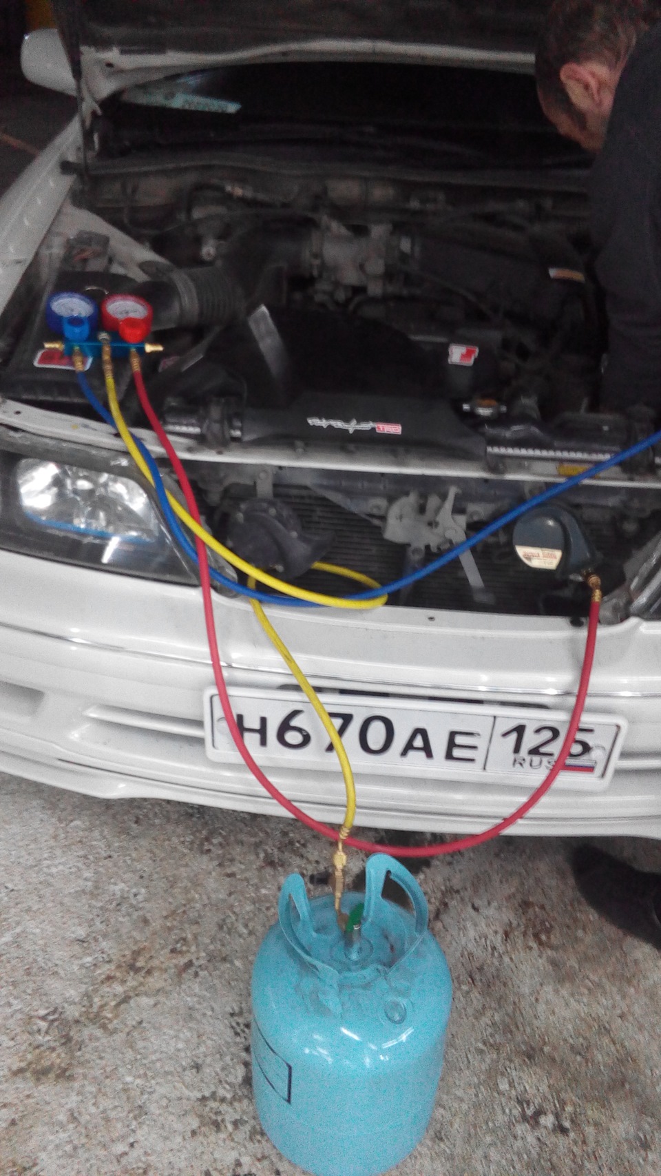Заправка кондишки, японские вонючки — Toyota Mark II (100), 2,5 л, 1998 ...