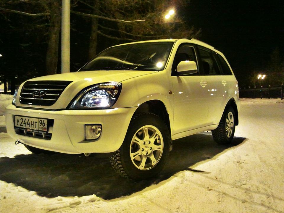 Chery tiggo фотографии. Chery Tiggo 1.6. Машина чери Тигго. Chery Tiggo 2012. Чери Тигго 1.