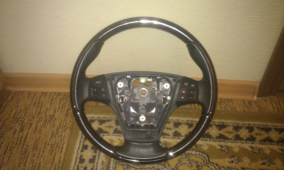 Новый руль — Volvo S40 (2G), 2,5 л, 2007 года | аксессуары | DRIVE2