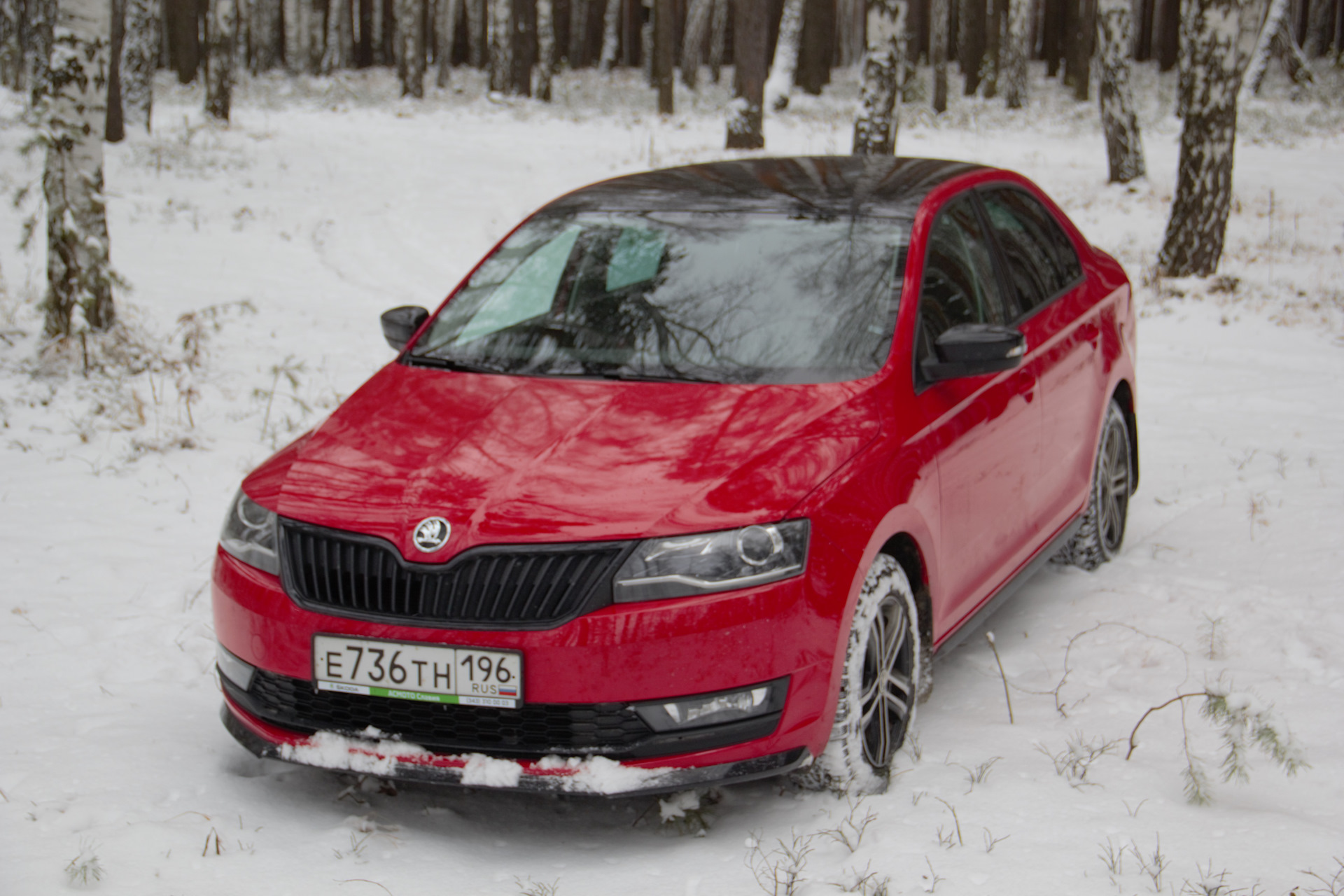 Красный Ruby Skoda Rapid