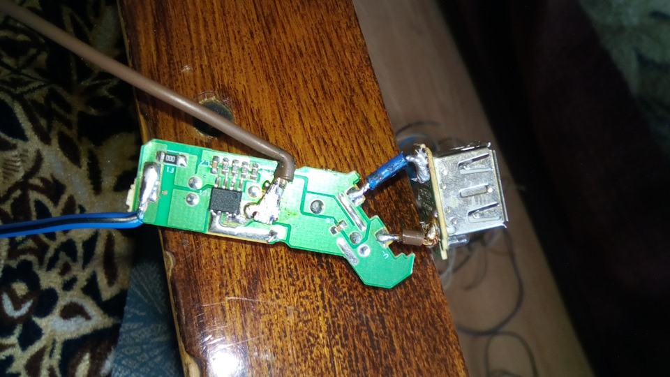 USB 2.0 В Заглушку кнопки ваз 2110 — Lada 21104, 1,6 л, 2004 года ...