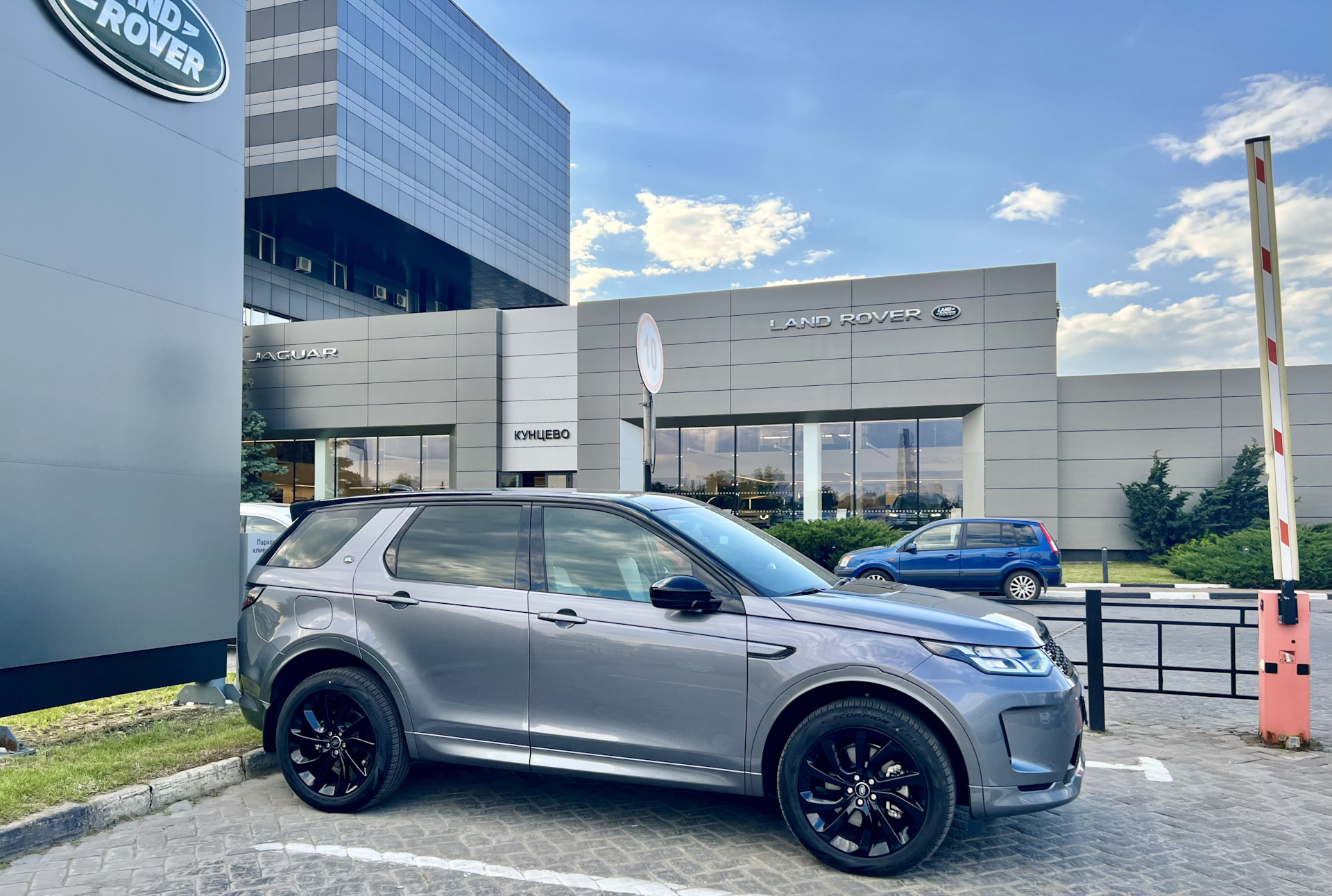 авилон волгоградский проспект. дилер land rover киев. ровер кунцево. ровер кунцево. ленд ровер кунцево.