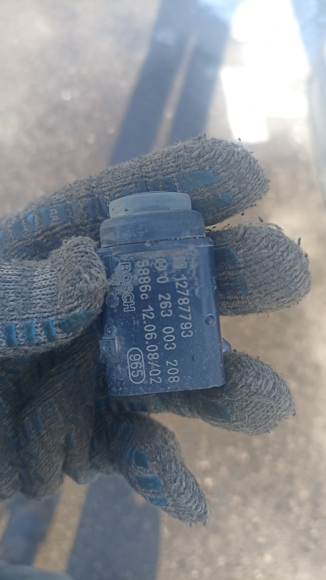 Датчик парктроника. Клеим корпус к бамперу — Opel Astra H, 1,6 л, 2009 ...