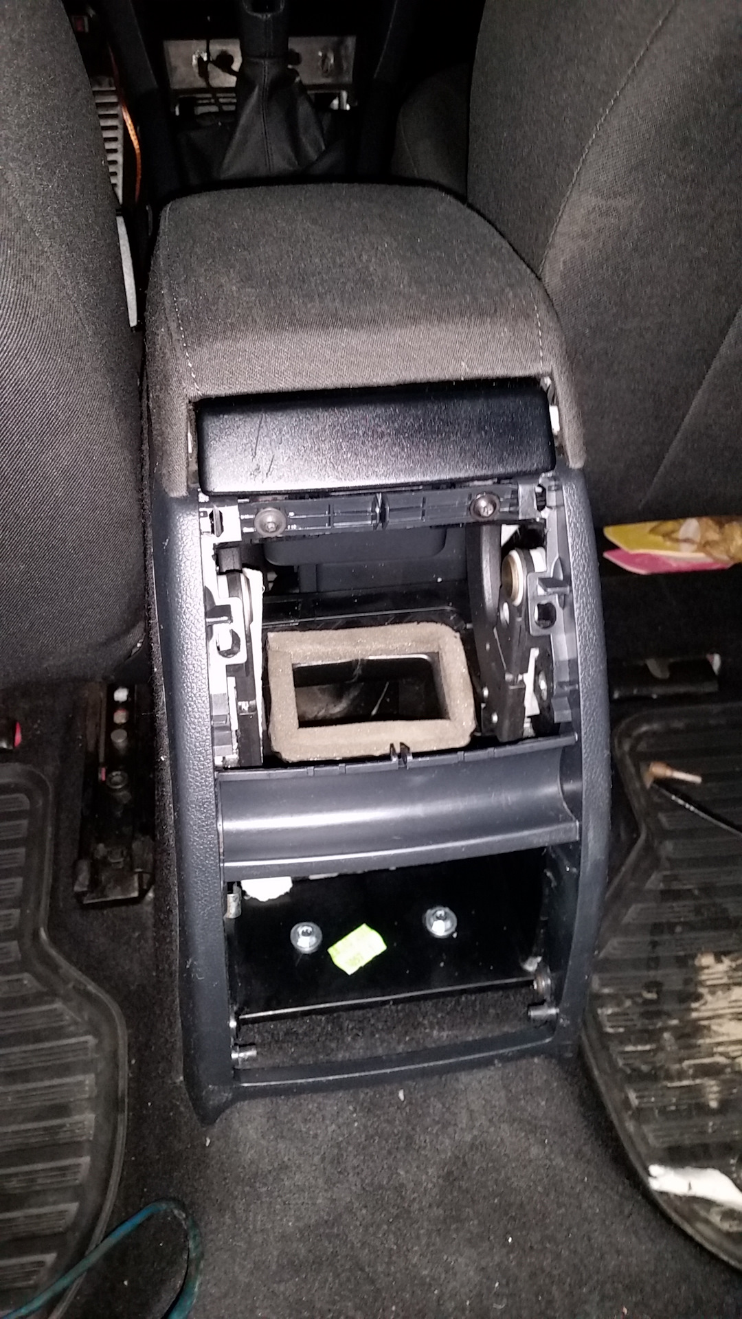 Как снять подлокотник шкода Подлокотник Jumbo Box установлен! - Skoda Octavia A5 Mk2, 1,4 л, 2008 года аксес