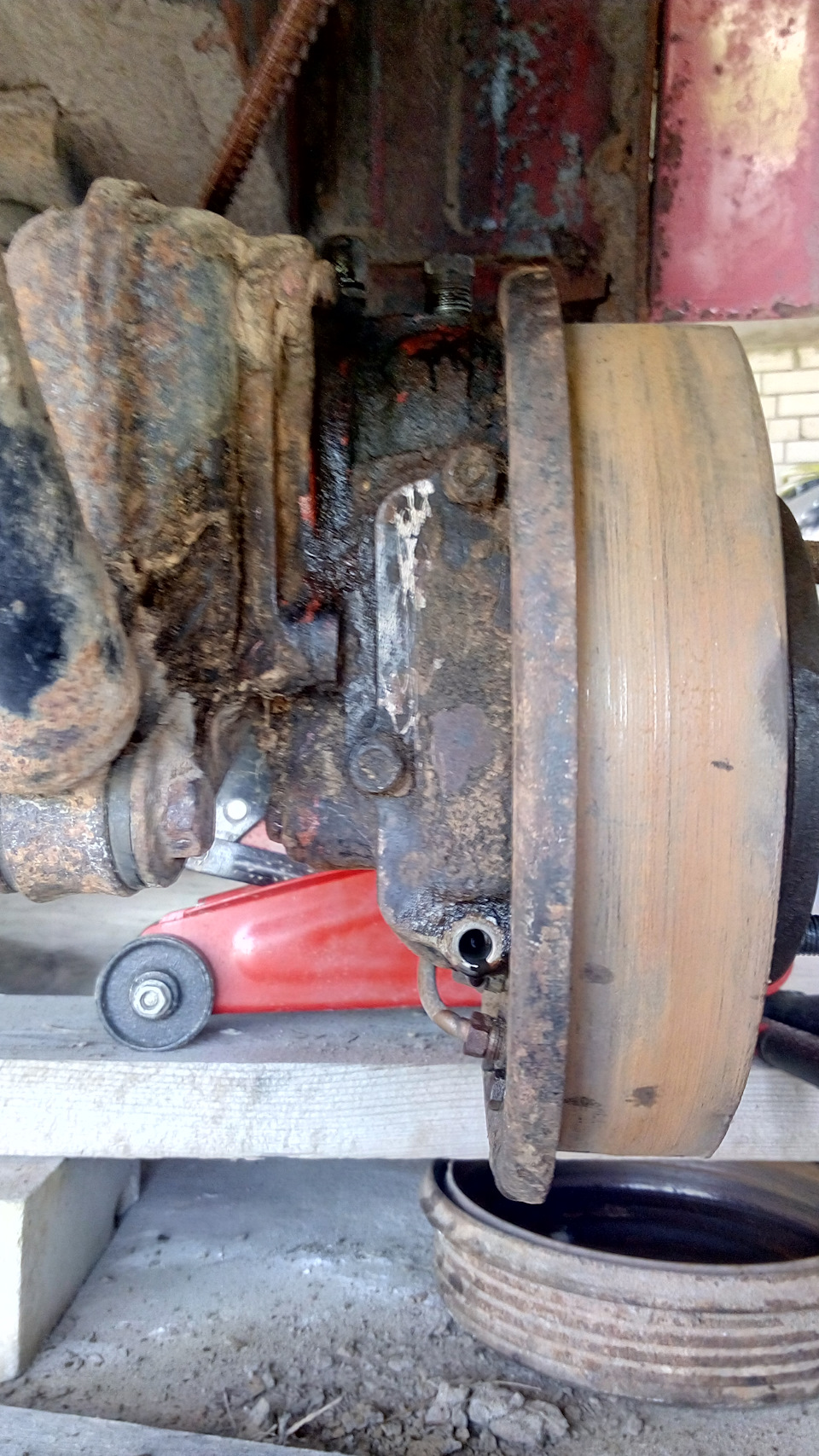 Замена масла в колесных редукторах — ЛуАЗ 969, 1,2 л, 1983 года ...