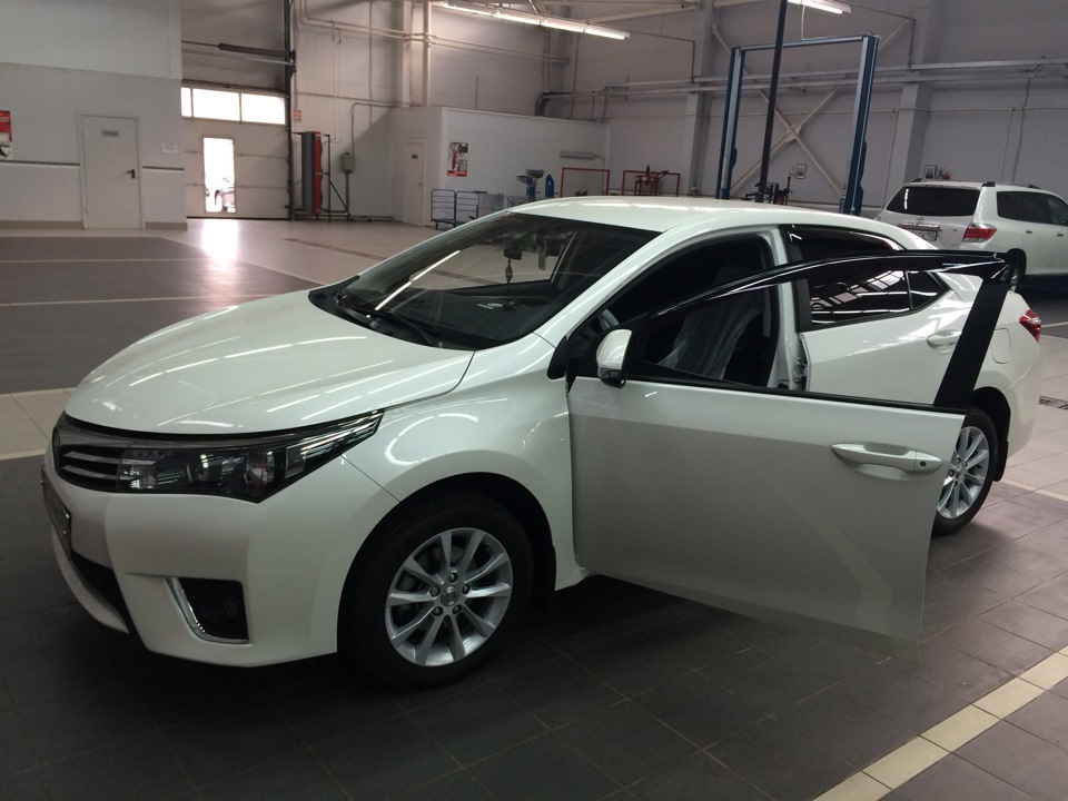 Toyota corolla 2014 год. Toyota Corolla 2014. Тойота Королла 2014. Toyota Corolla 2014 белая. Тайота Карола 2014 года белая.