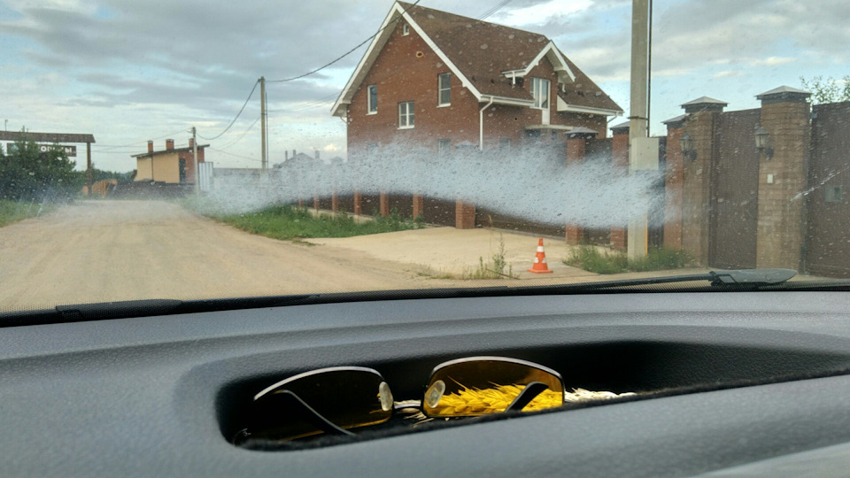 Потеет лобовое — Renault Sandero 2G, 1,6 л., 2015 года | просто так ...