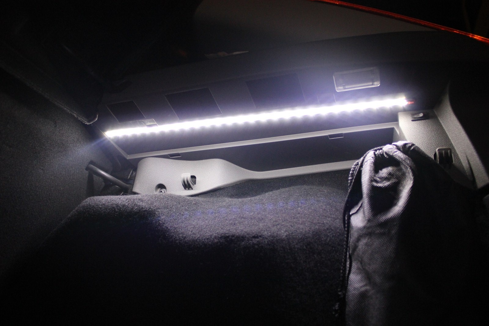 Подсветка багажника форд фокус. Подсветка багажника ВАЗ 21099. Подсветка багажника Форд Фьюжн. Подсветка багажника Форд фокус 2 хэтчбек. Подсветка багажника Mercedes ПДС.