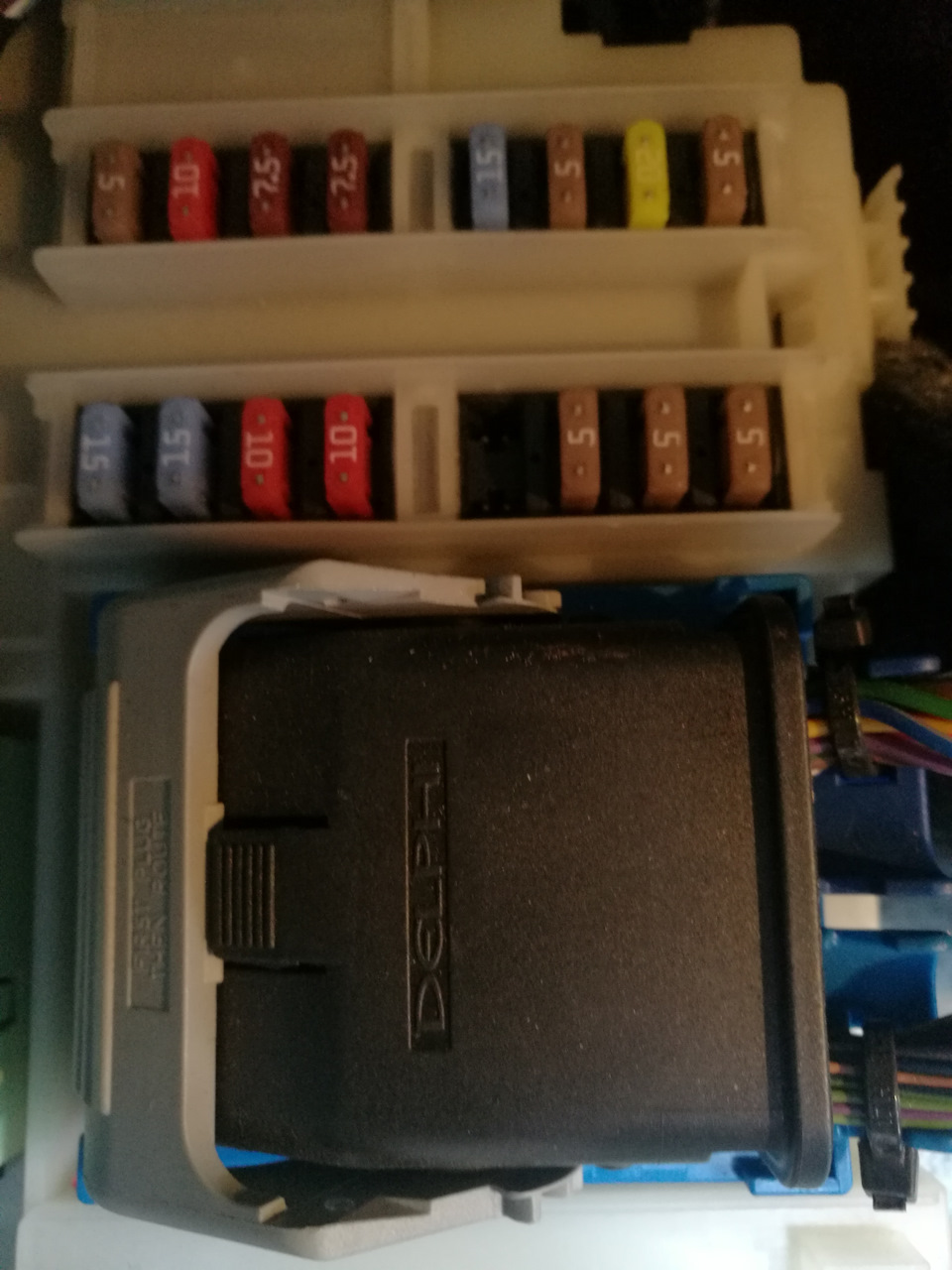 Предохранитель топливного насоса — Ford Mondeo IV, 2 л, 2012 года ...