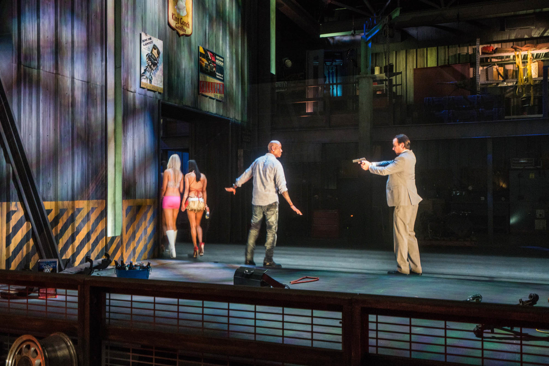 студия спецэффектов. студия юниверсал фильмы. зелёный экран для спецэффектов. хромакей в фильмах. студия спецэффектов.