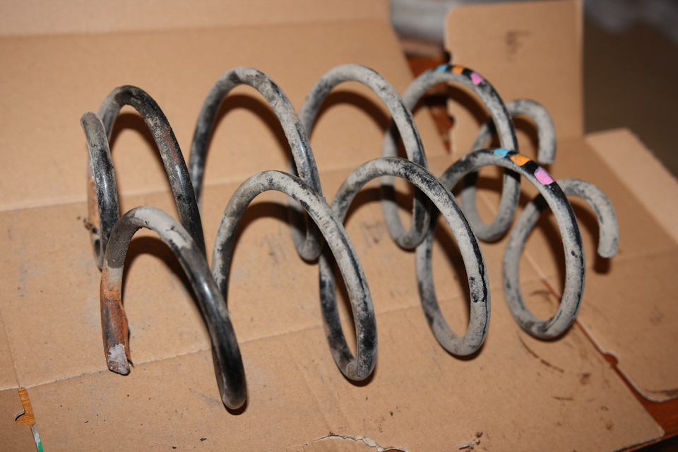 Пружина передней подвески — Volkswagen Golf Plus, 1,6 л, 2011 года ...