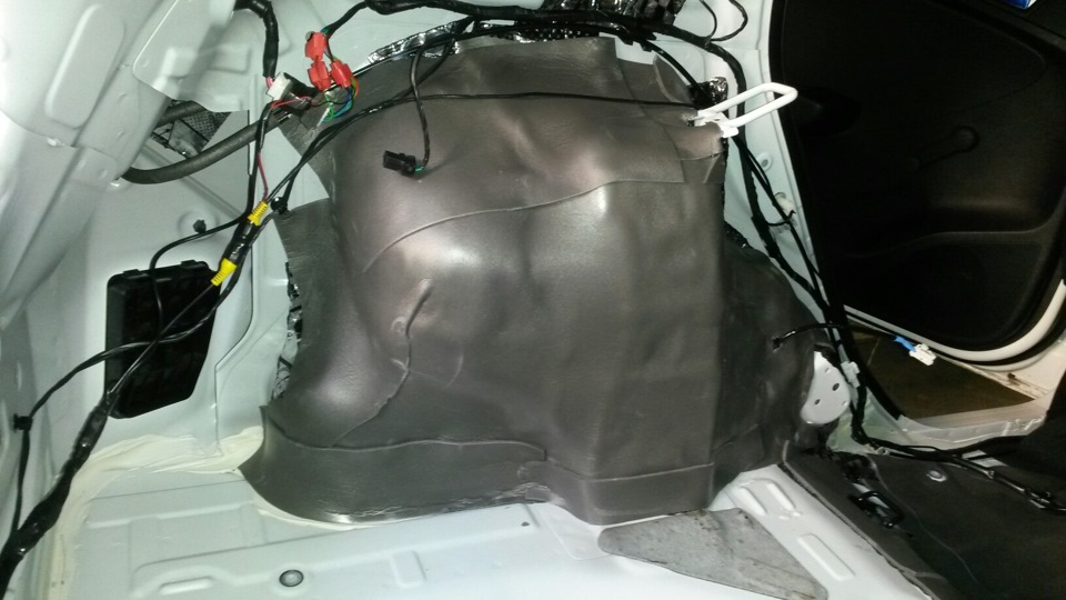 Решил проклеить задние арки — Hyundai Solaris Hatchback, 1,4 л, 2015 ...