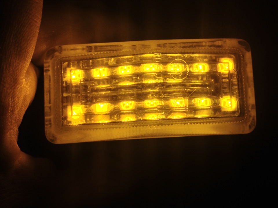 Светодиодные LED повторители поворота на Лада Нива 4x4 надпись 