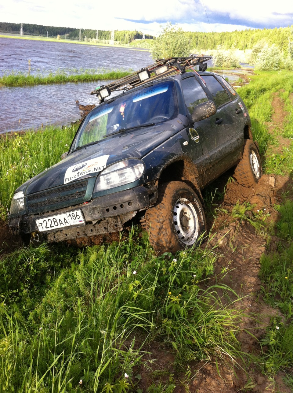 Chevrolet Niva off Road белая