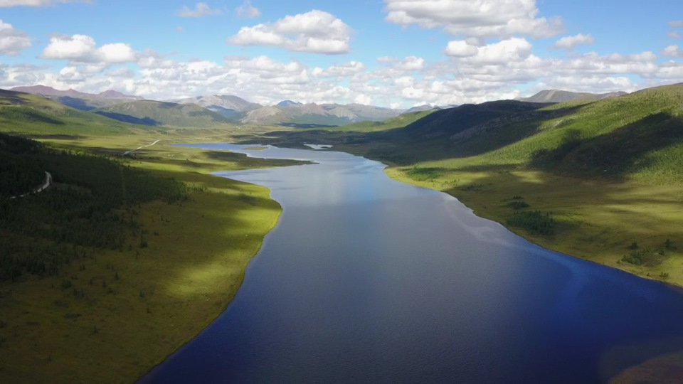 Ни в школе ни в институте мне про озеро Ильчир даже не рассказывали. Но если бы и рассказывали, никто никакими словами не смог бы передать, какое оно красивое, какая в нём прозрачная и тёплая вода(несмотря на высоту в 2000м н.у.м.) и как здорово в нём искупаться. — ГАЗ Соболь