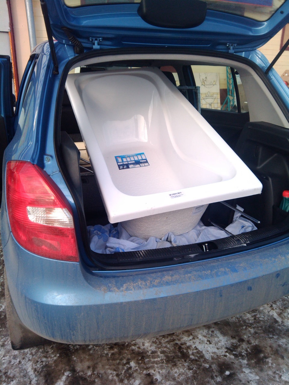 ванна в багажнике гранта. поместиться ли стральная машинка в багадник школа октавиа а 5. поло седан влезет ванна в багажник. ванна в багажнике гранта. влезет ли ванна 170 в машину.