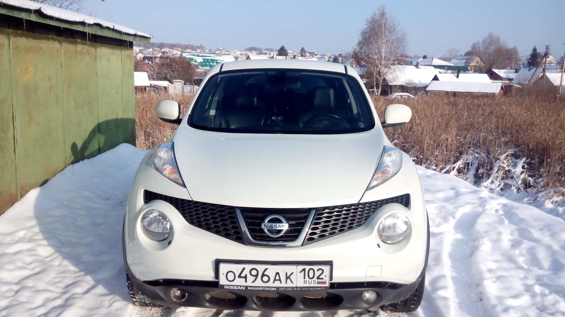 Nissan Juke белый с черной крышей