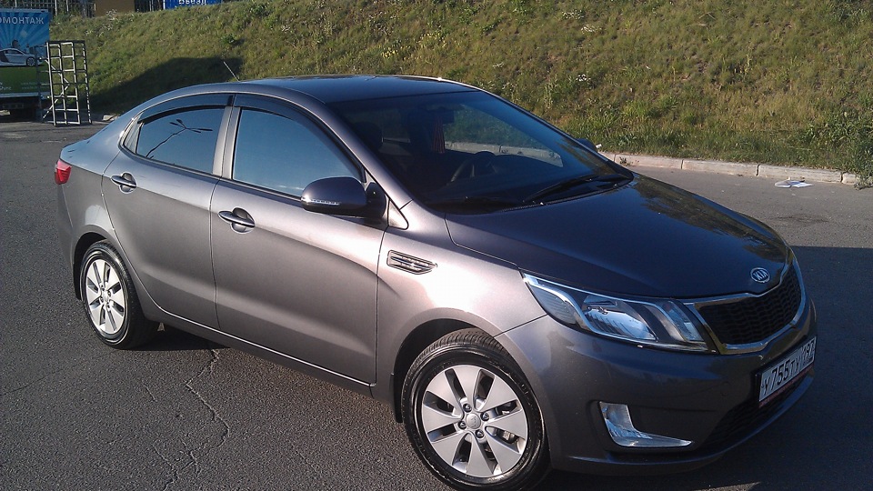 Рио сера. Kia Rio III седан (UB) 1.6 CVVT. Kia Rio 1 кварц. Киа Рио серый кварц. Ветровики Kia Rio 1.