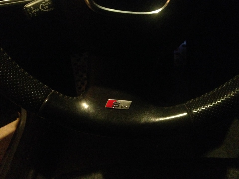 Шильдик на руль. Шильдик s-line Audi на руль. Шильдик на руль Ауди а6 с5. Шильдик s4 руль Ауди. Шильдик на руль Umbrella.