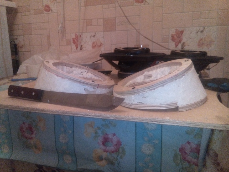 лишнюю пену срезал, ножом (он на фото) — Mitsubishi Lancer X