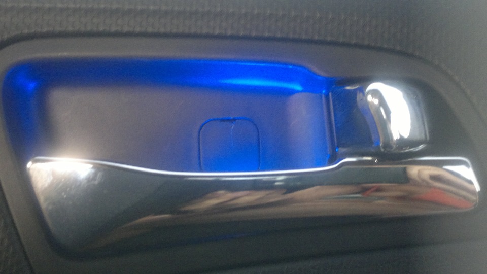 Подсветка ручек дверей Hyundai Solaris 1. Ручка двери Солярис 1. Внутренние ручки хром на Хендай Солярис 1.