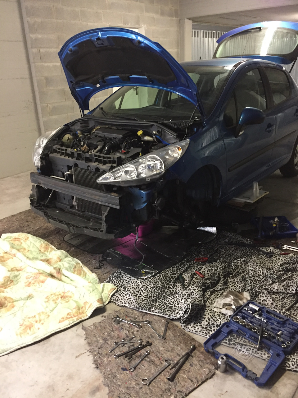 Заменяется сцепления — Peugeot 207, 1,4 л, 2006 года | своими руками ...