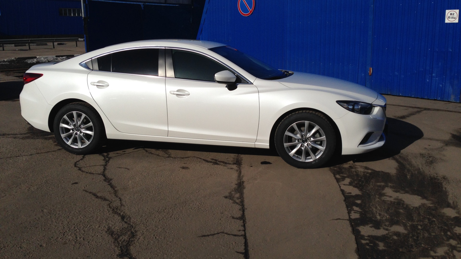 Mazda 6 белый перламутр. Mazda 6 gh sport комплектация. мазда 6 универсал 2016 белый перламутр. Mazda 6 белый перламутр.