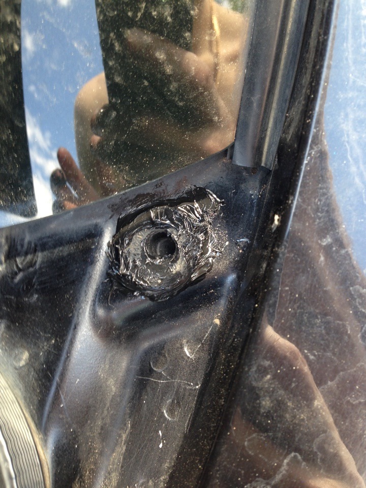 Вода в карманах багажника. — Lada Приора седан, 1,6 л, 2011 года ...