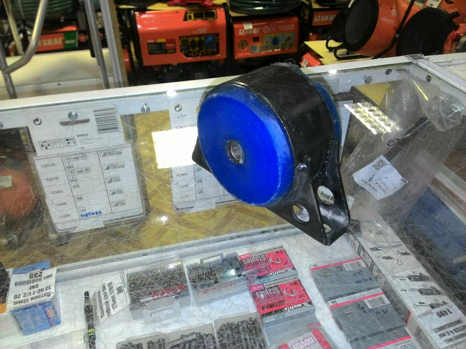 Самодельная подушка двигателя. — Nissan Bluebird (U14), 1,8 л, 1997 ...