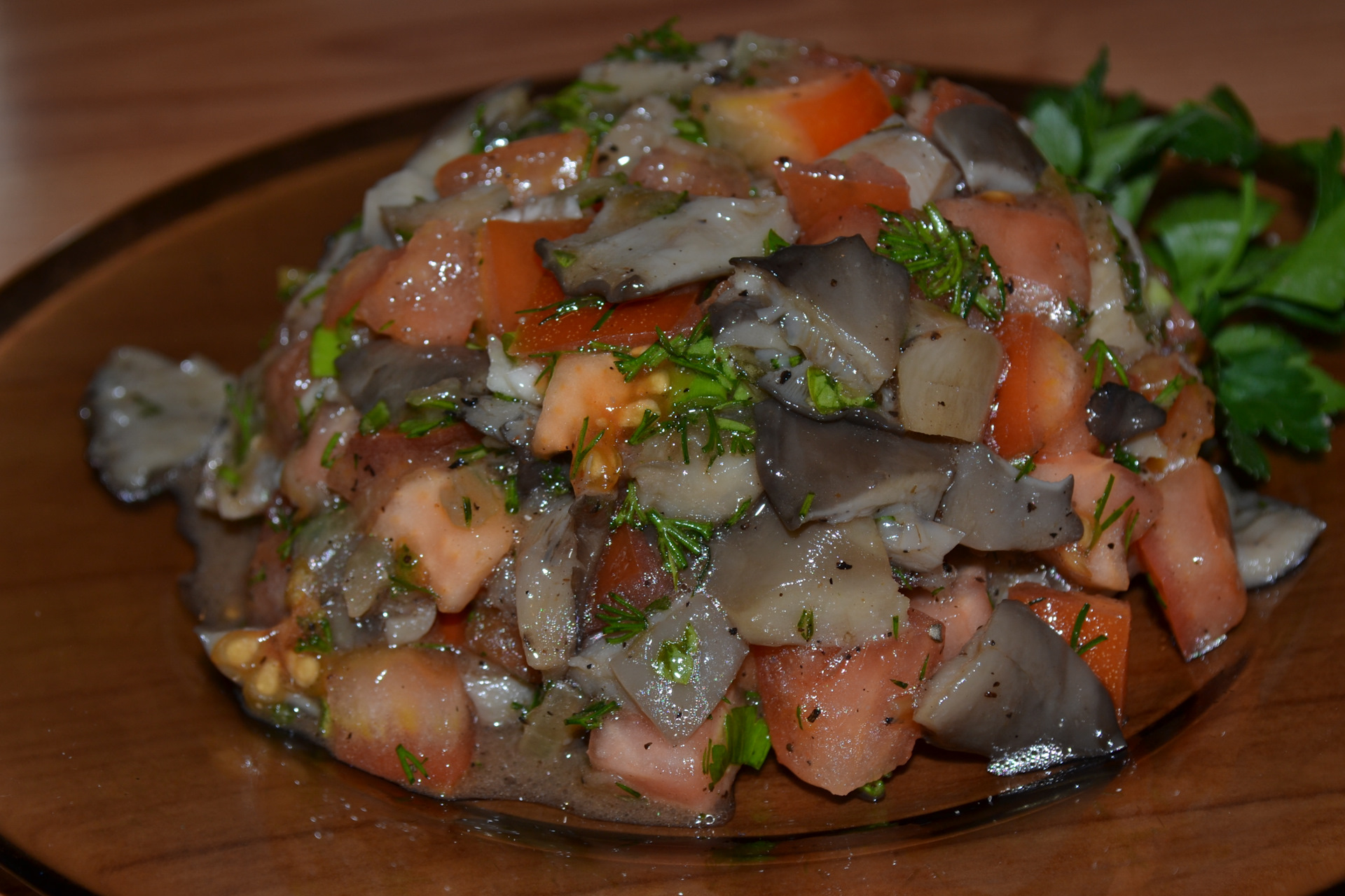 Простые рецепты салатов на поминки. Постный салат с грибами. Салат постный вкусный на поминки. Салаты на постный стол на поминки. Легкие салаты на поминки.