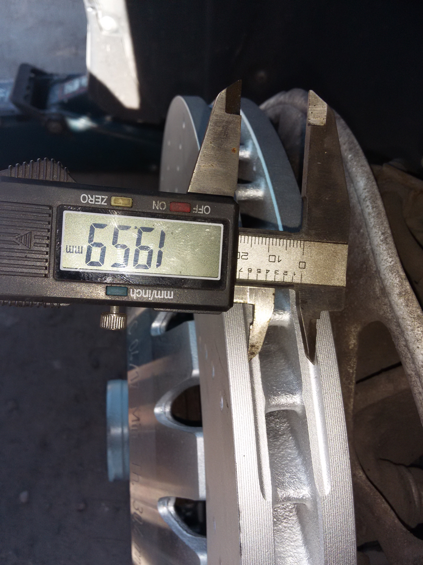 "Индикатор износа тормозного диска" или бюджетная замена дисков на RS3 ...