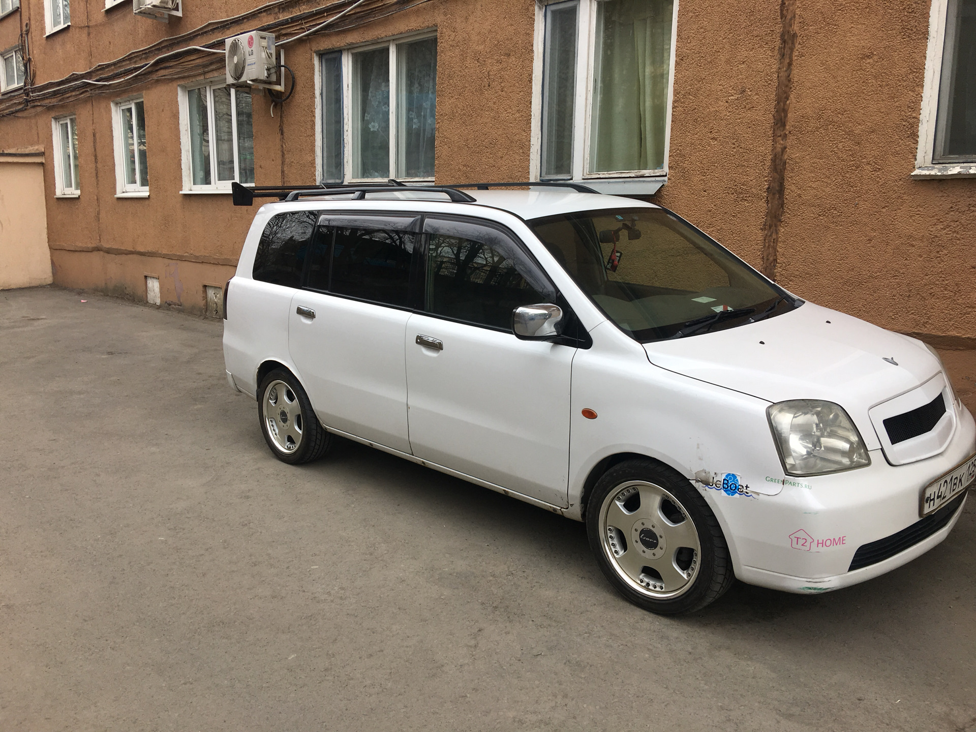 Митсубиси дион. Мицубиси Дион. Митсубиси Дион 2000 на 16 колёсах. Mitsubishi Dion r18. Митсубиси Дион 2000 диски.