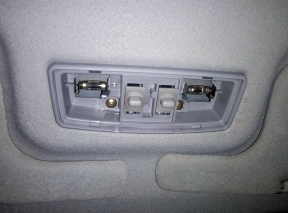 Питание регистратора от плафона — Mitsubishi Galant (8G), 2,5 л, 1999 ...