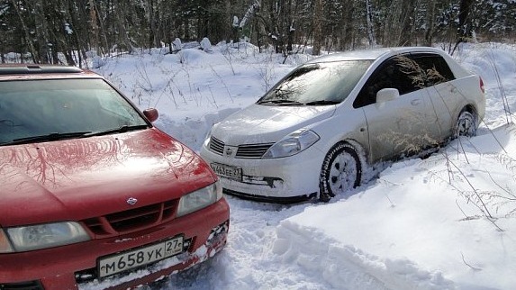 nissan tiida e4wd