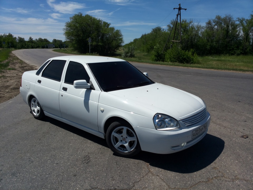 Белая приора фото. Лада Приора белая. Лада Приора седан белая. Белая Приора 163. Lada Приора белая.