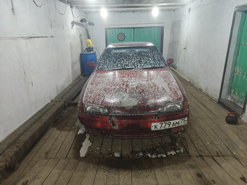 Сбил многолетнюю грязь. — Nissan Skyline (R32)