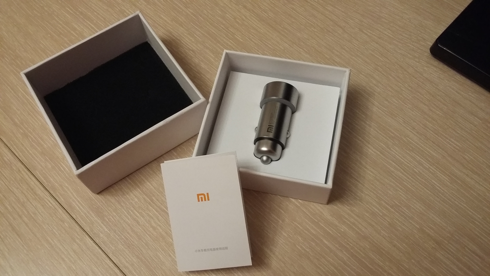 Зарядное устройство в прикуриватель xiaomi