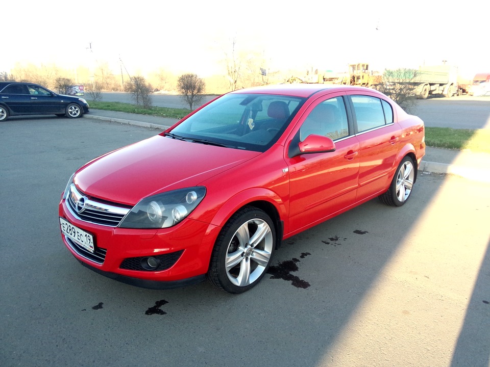 Opel Astra h 2008 красная