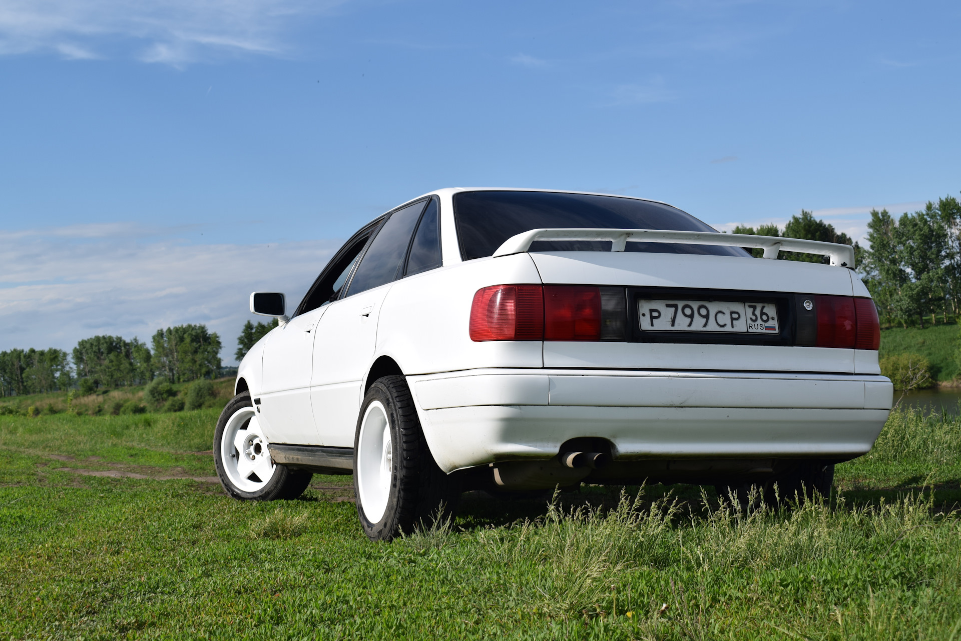 Бел 80. Ауди 80 белая. Audi 80 b4 White. Ауди 80 б4 белая. Ауди 80 белая б4 драйв.