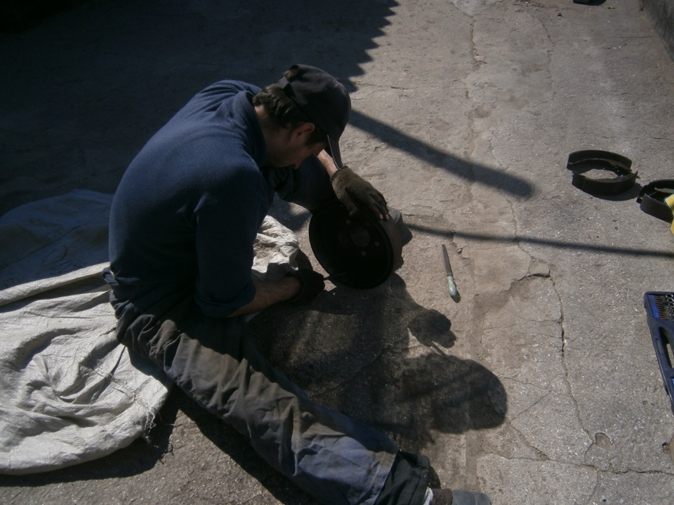 Убрал буртик на тормозном барабане вручную — Volkswagen Transporter T3 ...