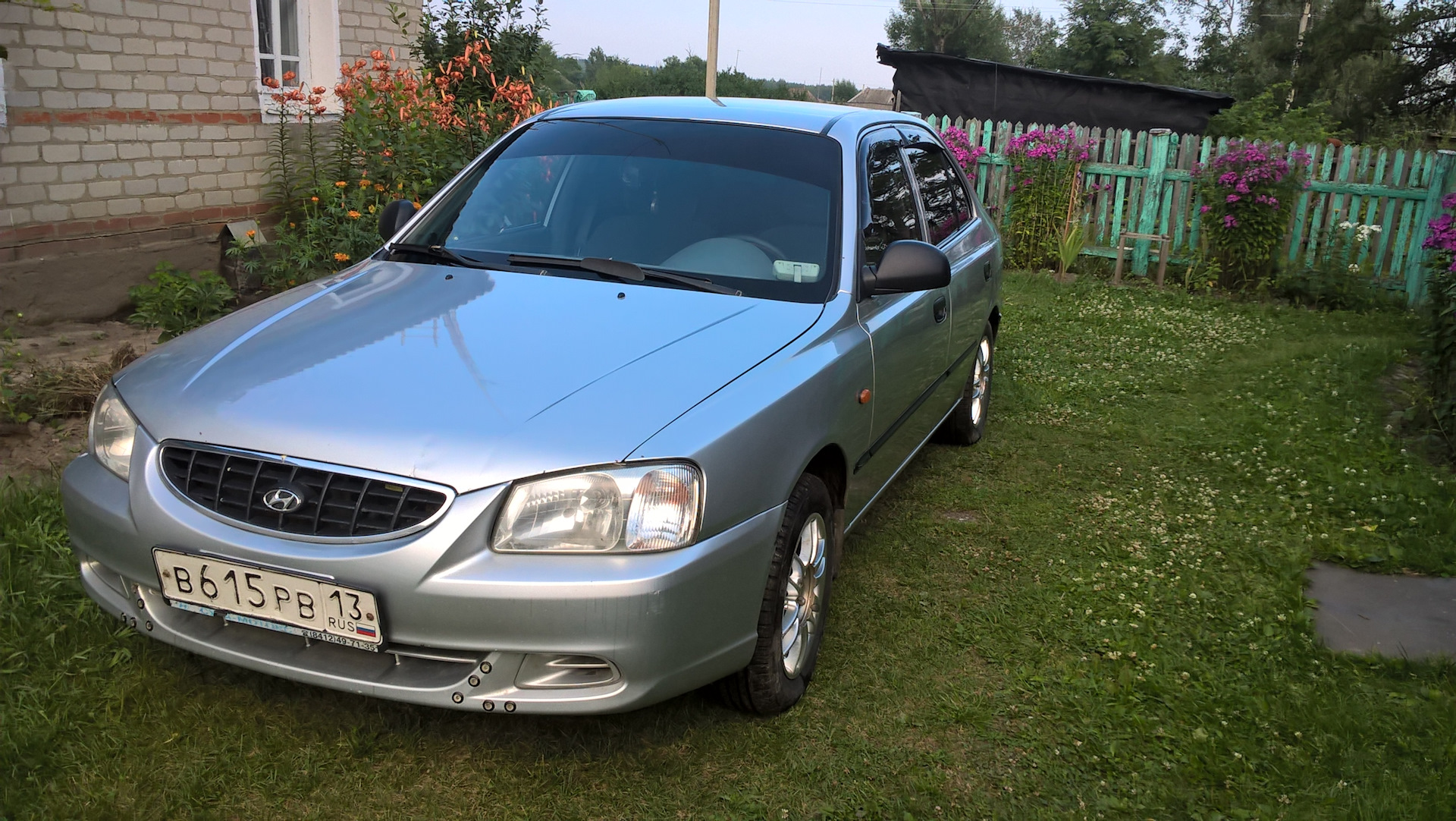 Акцент тона. Hyundai Accent 2007 серебристый 1,6. Хундай акцент 2005г серебристый. Хундай акцент 2005г серебристый 1 владелец. Хендэ акцент 2003 года серебристый.