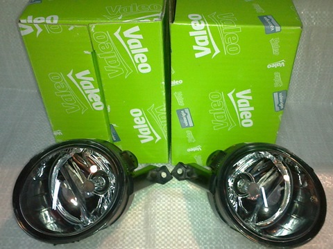 Установка светодиодных плафонов освещения пространства для ног Volkswagen POLO седан