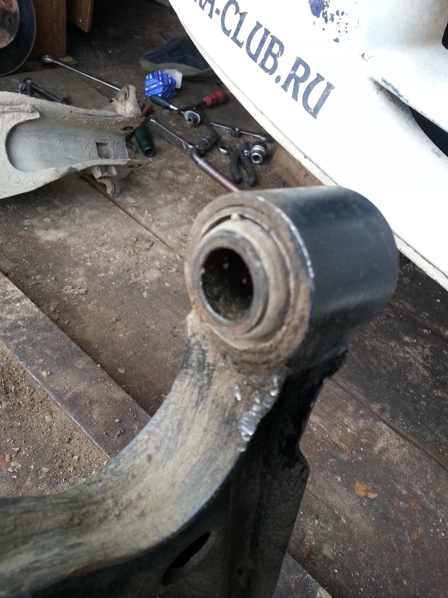 плавающий сайлентблок мерседес 208. Peugeot 308 сайлентблок заднего амортизатора. шаровые сайлентблоки. замена сайлентблоков шаровых. стойки наконечники тормозных.